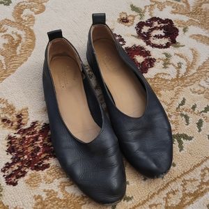 Everlane day glove black flat size 6.5